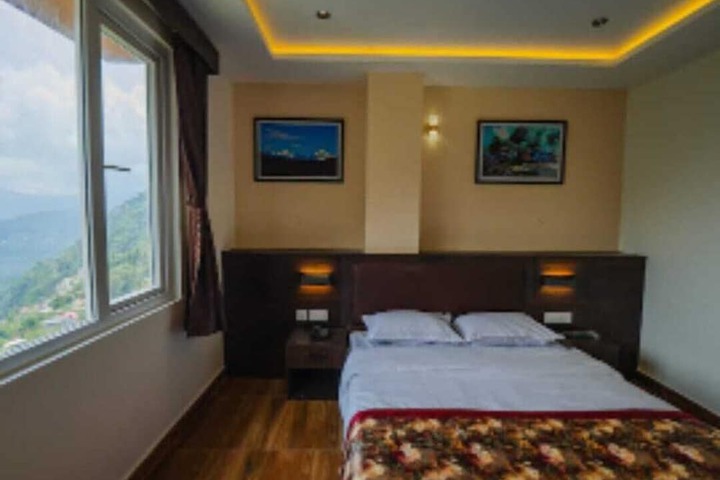 Room 14 of 40