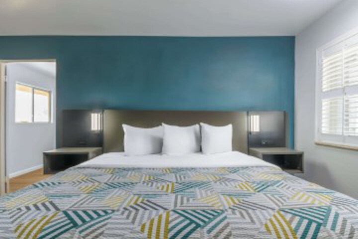 Room 15 of 26