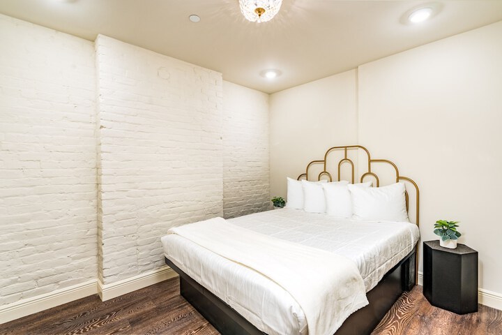 Room 22 of 182
