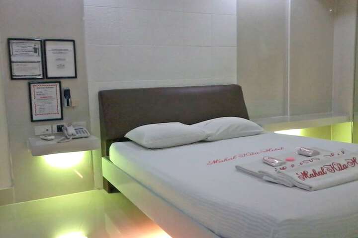 Room 10 of 25