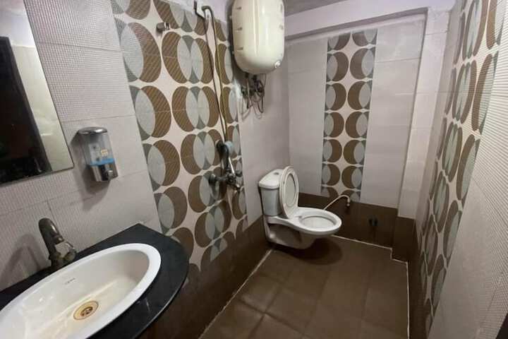 Room 8 of 10