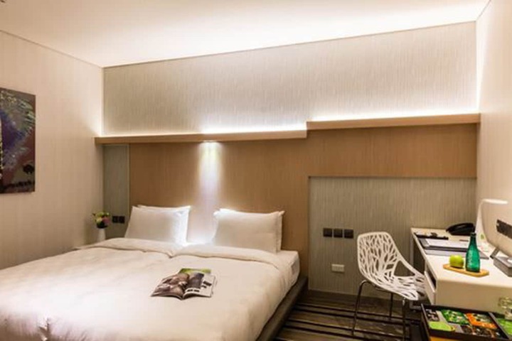 Room 21 of 36