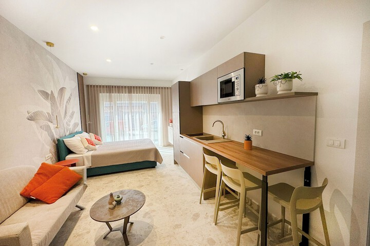 Room 43 of 186