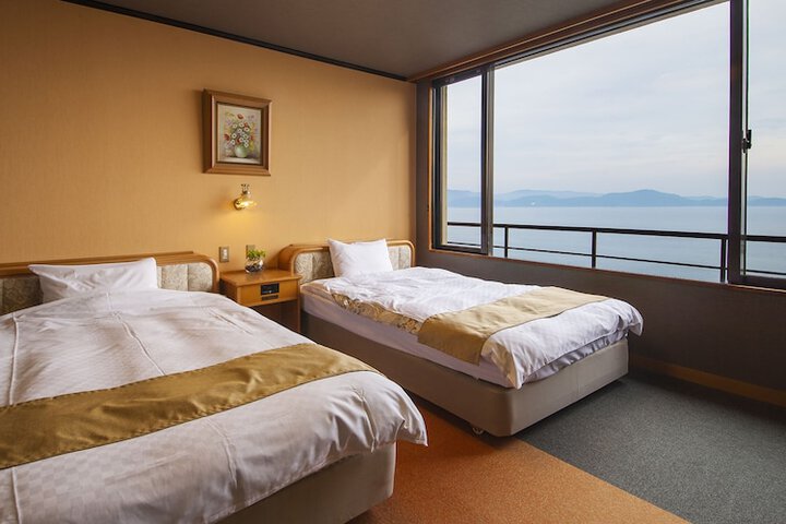 Room 4 of 92