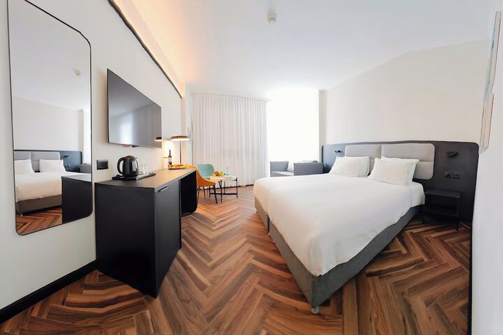 Room 13 of 67