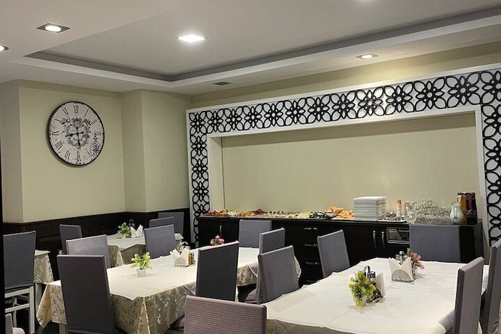 Dining 44 of 50