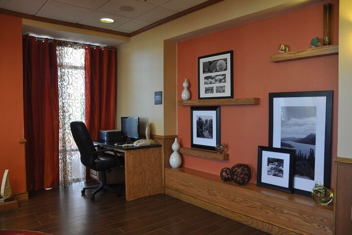Business Center 26 of 27