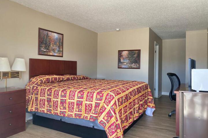 1 King Bed (1 of 5)