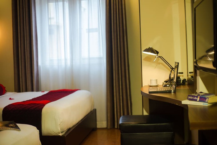 Room 6 of 28