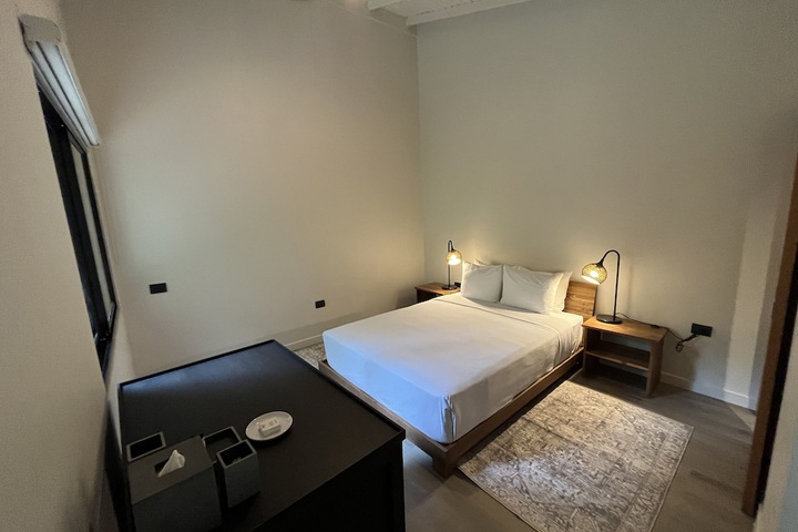 Room 2 of 44
