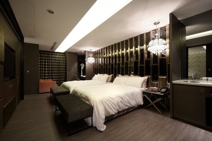 Room 5 of 113