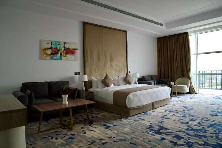 Room 52 of 100
