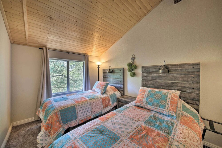 Image of Quiet Lake Arrowhead Retreat w / Large Deck!
