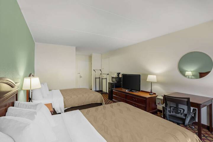 2 Queen Beds (9 of 9)