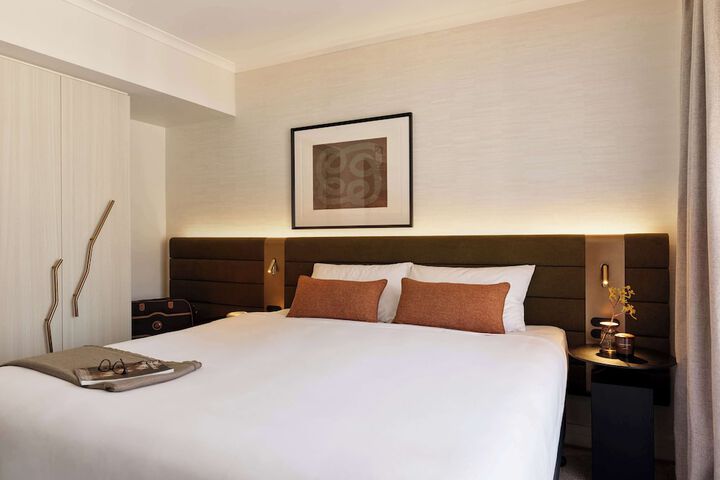 Room 4 of 40