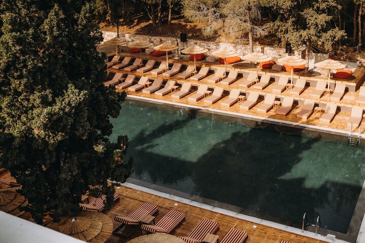 Pool 98 of 221