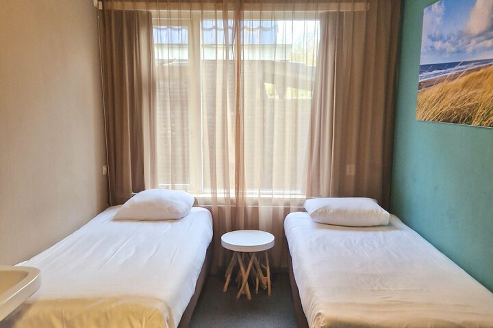 Room 9 of 37