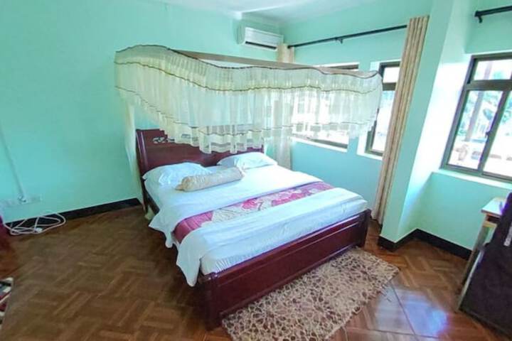 Room 27 of 82