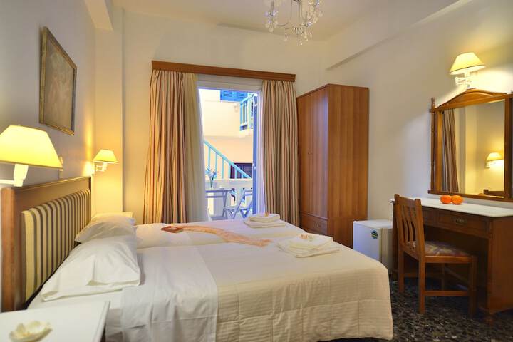 Room 4 of 25