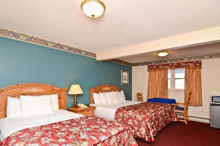 1 King Bed (3 of 15)