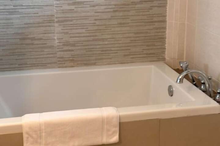 Room 165 of 223