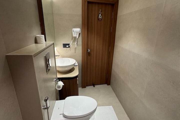 Room 25 of 48