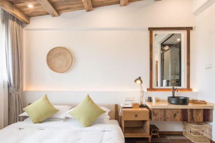 Room 4 of 28
