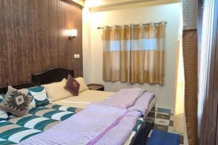 Bisht Hotel And Restaurant in Almora
