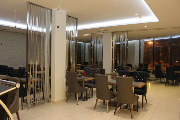Dining 46 of 55