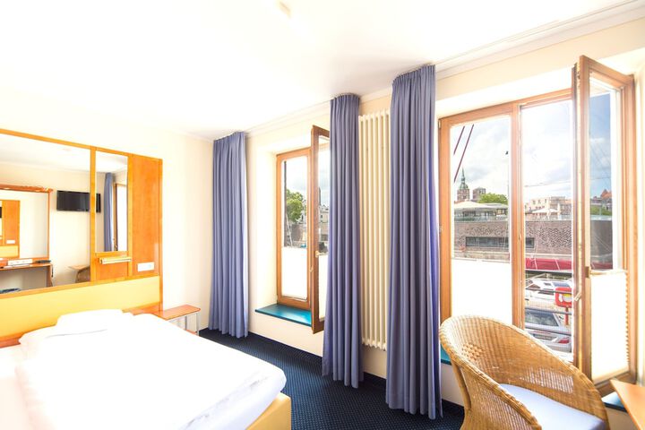 Room 3 of 41