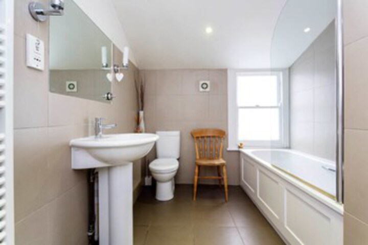 Room 4 of 31