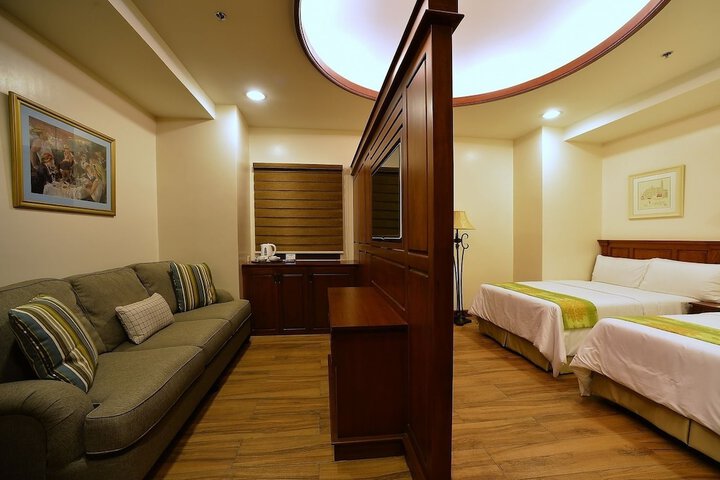Room 13 of 90