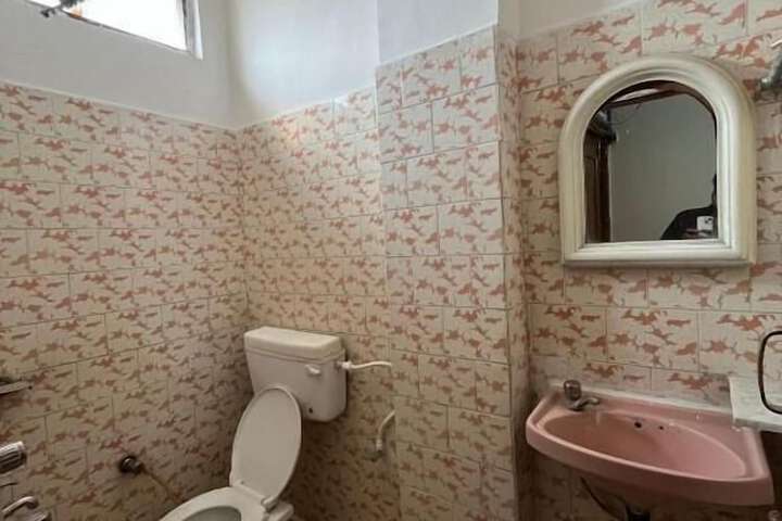Room 7 of 8