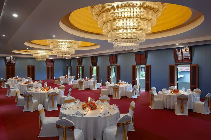 Ballroom/Hall 123 of 132