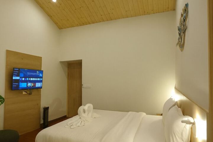 Room 12 of 38
