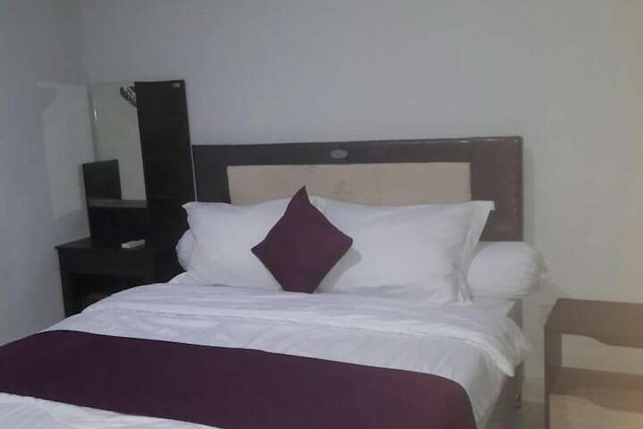 Room 8 of 11