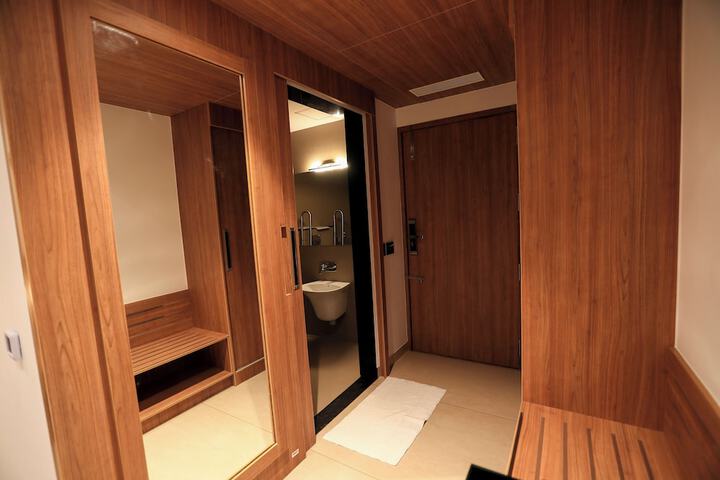 Room 21 of 61