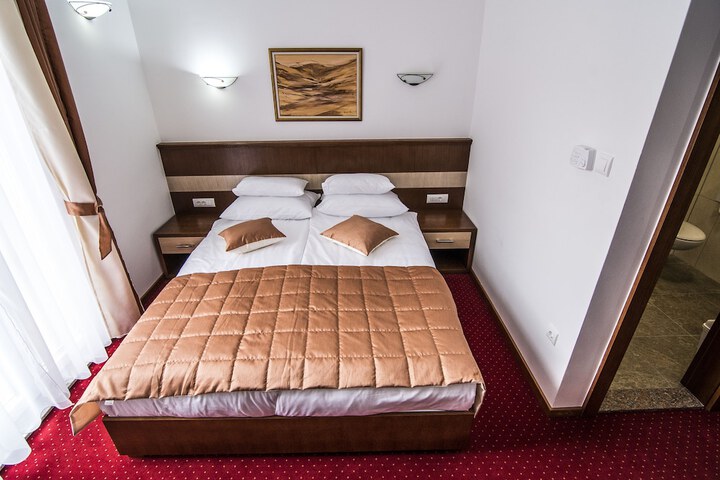 Room 2 of 27