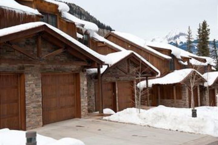 Exterior of Black Bear 70