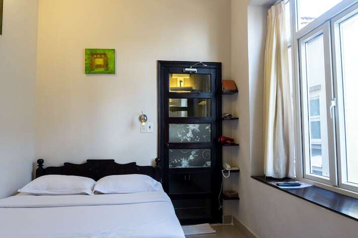 Room 16 of 48