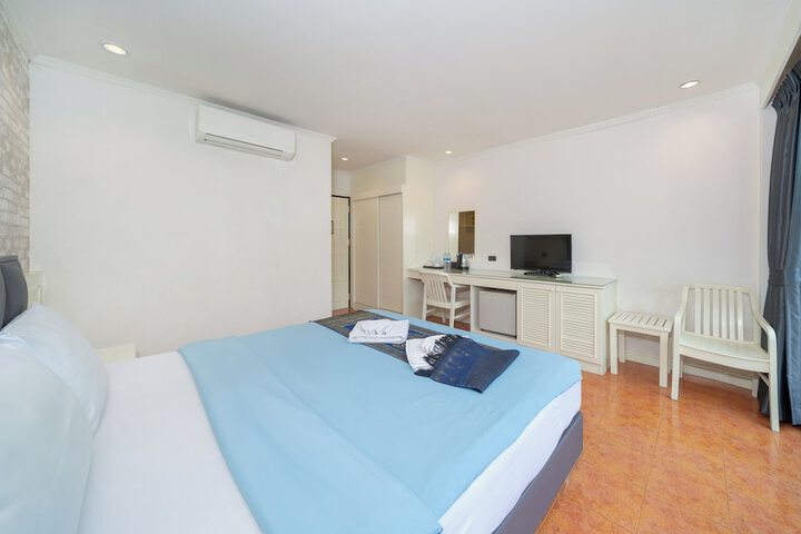 Room 43 of 147