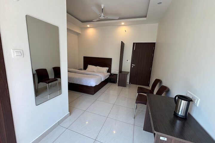 Room 13 of 35