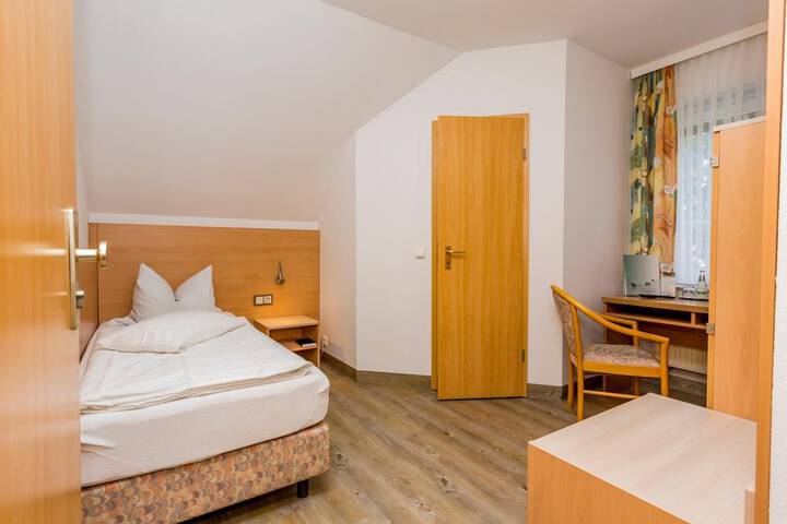 Room 17 of 54