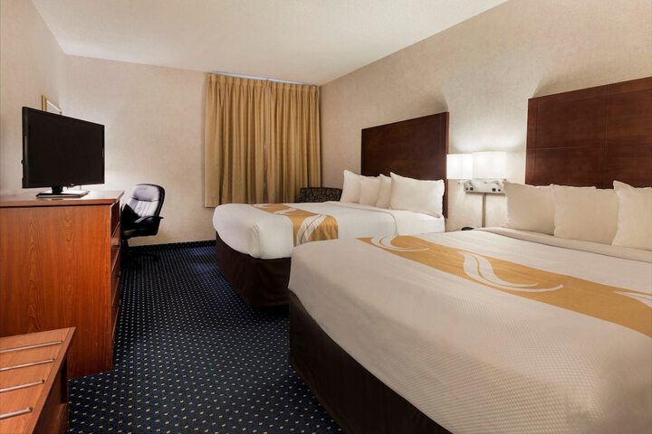 1 Queen Bed Accessible (1 of 7)