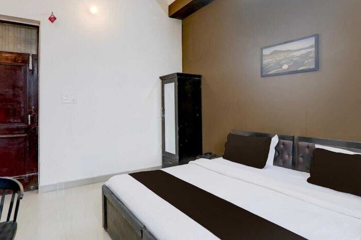 Room 14 of 18
