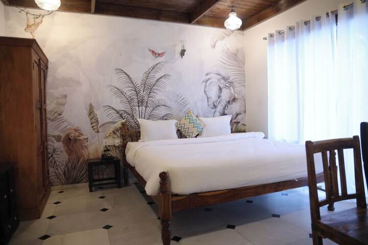 Room 4 of 36