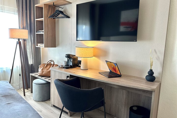 Room 8 of 44