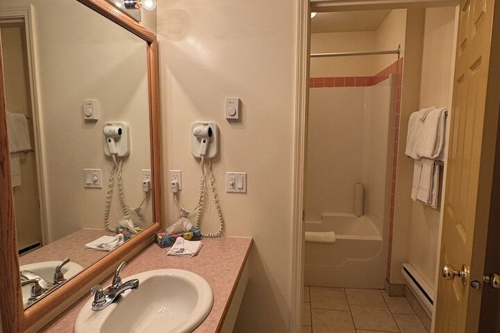Room 33 of 52