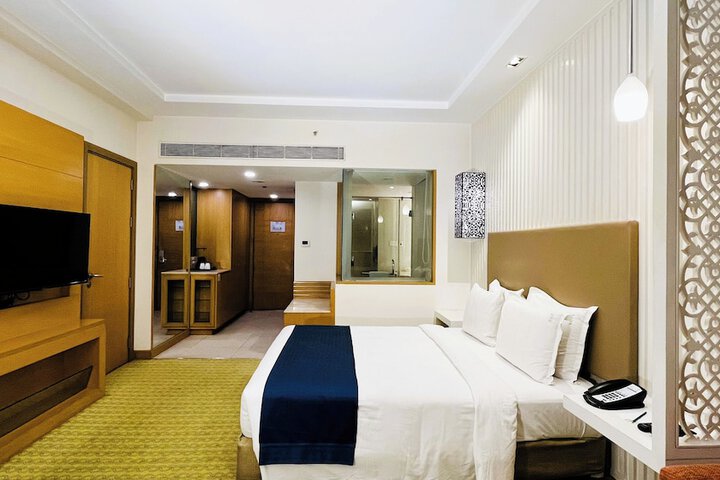 Room 9 of 39