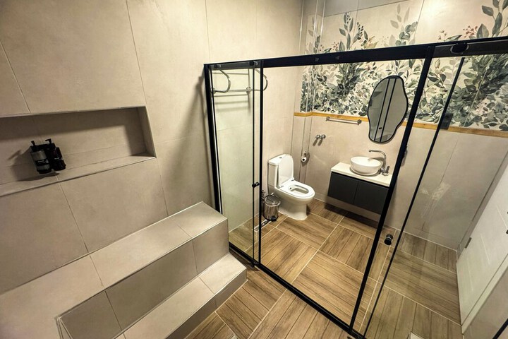 Room 5 of 21